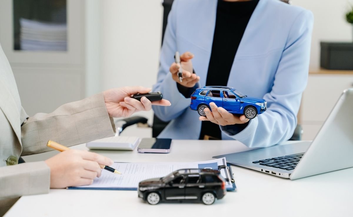 Meeting with insurance agent — choosing OC, AC and Assistance policy